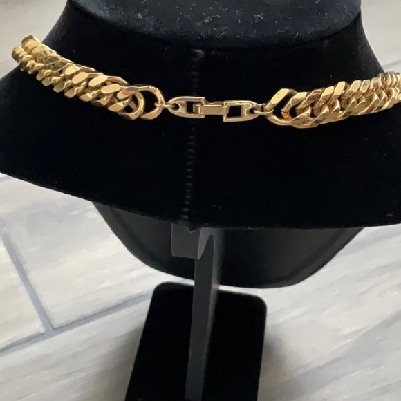 Napier Cuban curb chain. 24”. 1cm wide. Gold tone . Pat 4,774,743 - Picture 3 of 3